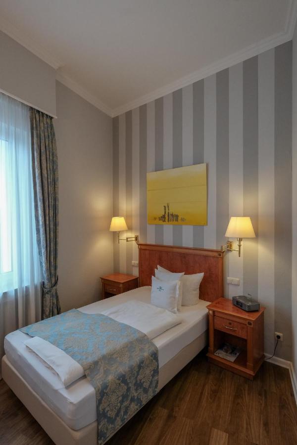 Hotel Budget By Savoy 3*